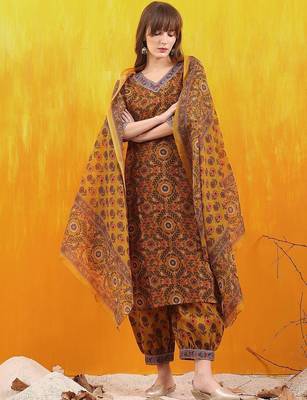 women ethnic motifs printed regular kurta with patiala & with dupatta 7