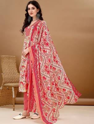 women floral printed regular  cotton kurta with trousers & with dupatta 3