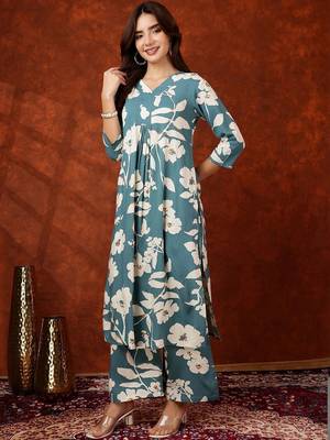 women floral printed regular kurta with palazzos 5