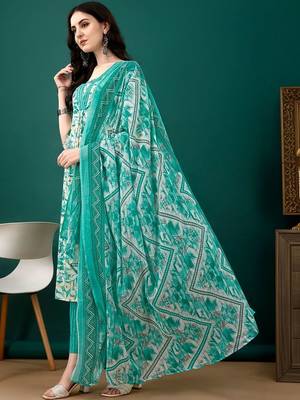 women floral printed regular  cotton kurta with trousers & with dupatta 6