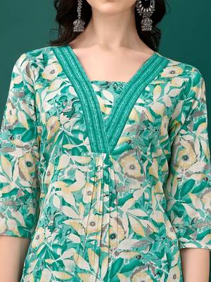 women floral printed regular  cotton kurta with trousers & with dupatta 7