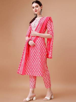 floral printed thread workkurta with trousers & dupatta 4