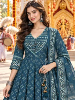women ethnic motifs printed angrakha  cotton kurta & trousers & dupatta 3