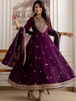 women ethnic motifs embroidered regular  silk kurta with trousers & with dupatta 1