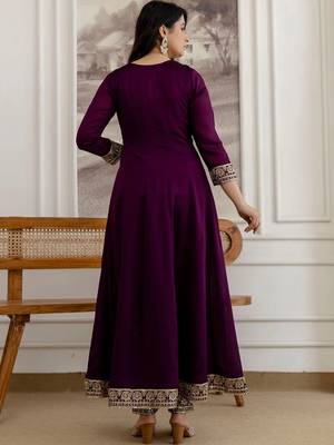 women ethnic motifs embroidered regular  silk kurta with trousers & with dupatta 4