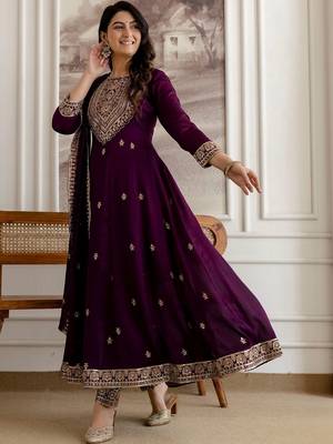 women ethnic motifs embroidered regular  silk kurta with trousers & with dupatta 5