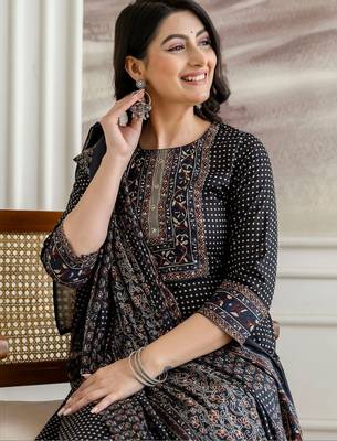 women ethnic motifs printed regular sequinned  cotton kurta with trousers & with dupatta 6