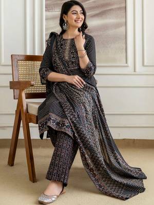 women ethnic motifs printed regular sequinned  cotton kurta with trousers & with dupatta 7