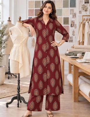 women ethnic motifs printed regular  cotton kurta with palazzos 1