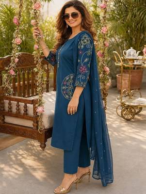 women ethnic motifs embroidered regular thread work  cotton kurta with trousers & with 3