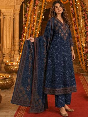 women ethnic motifs printed regular  cotton kurta with palazzos & with dupatta 4
