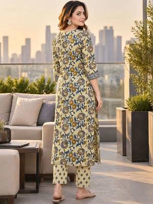 women floral printed regular  cotton kurta with trousers & with dupatta 3