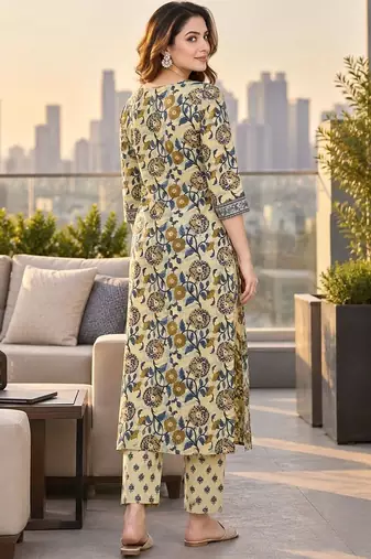 women floral printed regular  cotton kurta with trousers & with dupatta