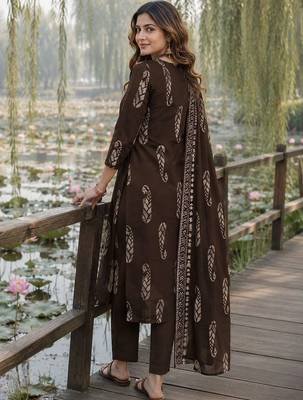 women ethnic motifs printed regular thread work  cotton kurta with trousers & with dupatta 2