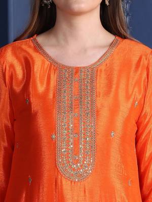 women ethnic motifs embroidered empire thread work kurta with trousers & with dupatta 4