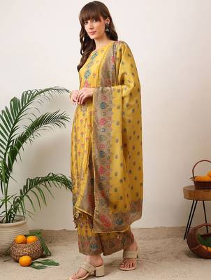 women ethnic motifs printed regular mirror work kurta with palazzos & with dupatta 4