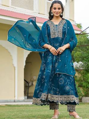 women floral printed panelled thread work kurta with trousers & with dupatta 1