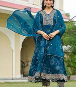 women floral printed panelled thread work kurta with trousers & with dupatta