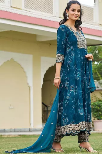women floral printed panelled thread work kurta with trousers & with dupatta