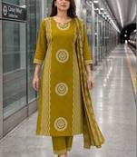 women printed regular  cotton kurta with trousers & with dupatta