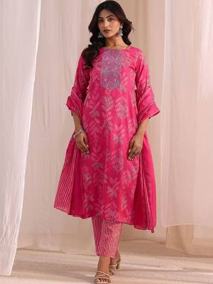 women ethnic motifs printed regular kurta with trousers & with dupatta 1