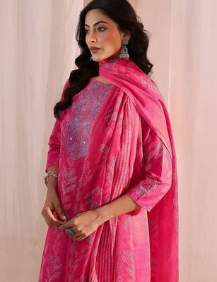 women ethnic motifs printed regular kurta with trousers & with dupatta 2