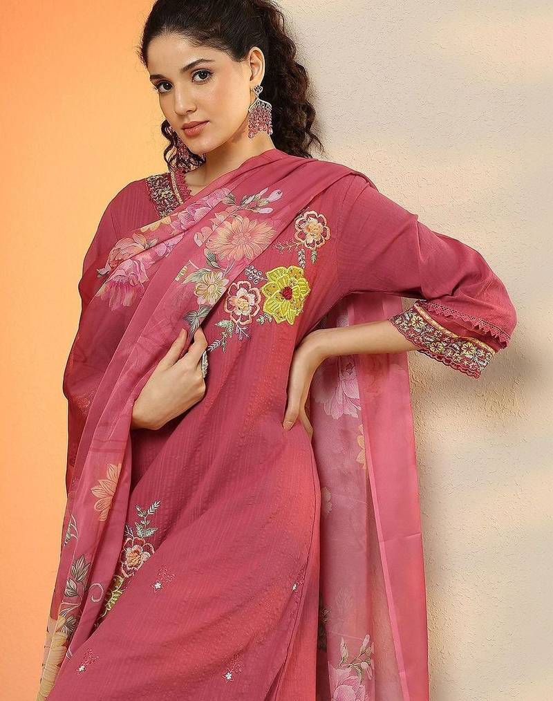 women floral embroidered regular thread work kurta with trousers & with dupatta