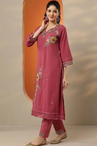 women floral embroidered regular thread work kurta with trousers & with dupatta