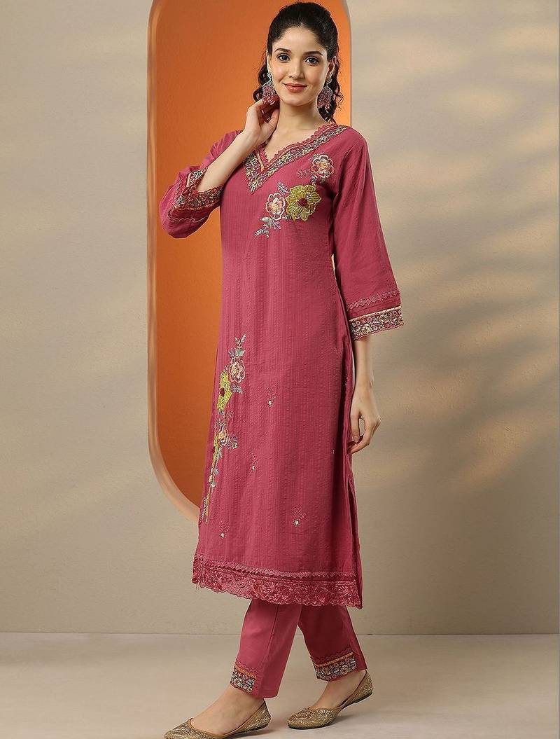 women floral embroidered regular thread work kurta with trousers & with dupatta