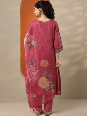 women floral embroidered regular thread work kurta with trousers & with dupatta 6