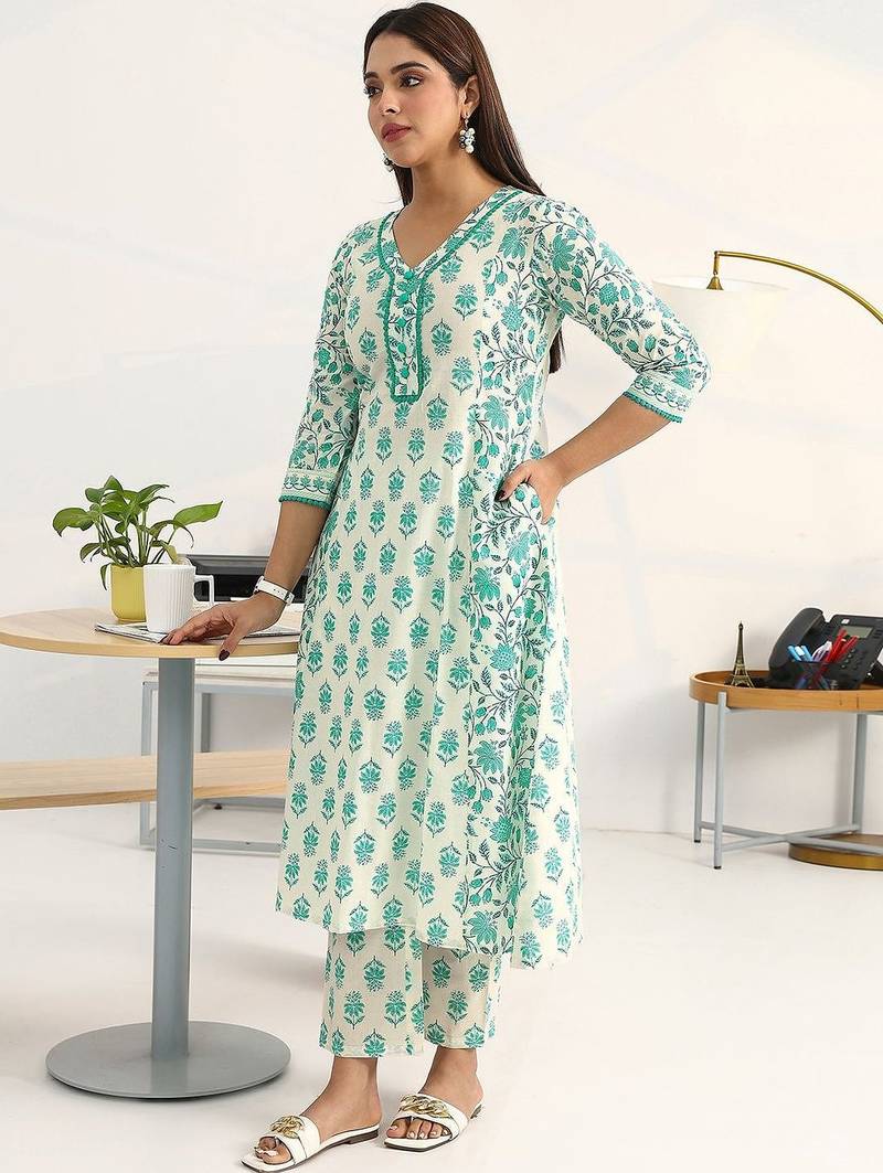 women floral printed regular cotton blend kurta with trousers & with dupatta