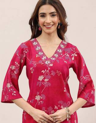 women floral printed regular thread work kurta with trousers & with dupatta 4