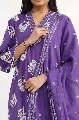 women floral printed regular cotton blend kurta with palazzos & with dupatta