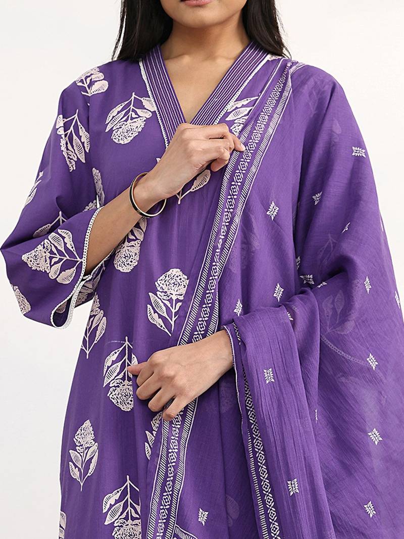 women floral printed regular cotton blend kurta with palazzos & with dupatta