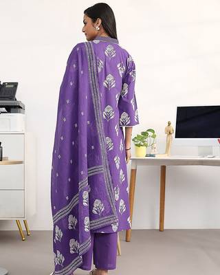 women floral printed regular cotton blend kurta with palazzos & with dupatta 4