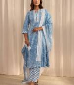 women floral printed regular thread work kurta with trousers & with dupatta