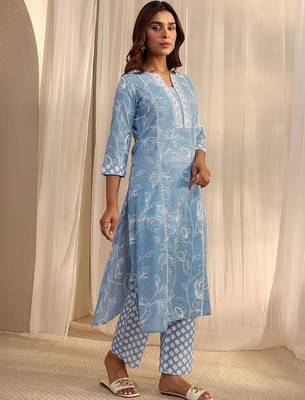 women floral printed regular thread work kurta with trousers & with dupatta 2