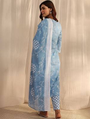 women floral printed regular thread work kurta with trousers & with dupatta 3