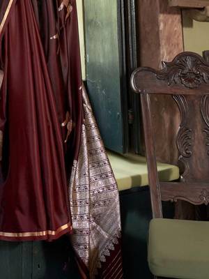 Maroon woven design zari satin banarasi saree 4