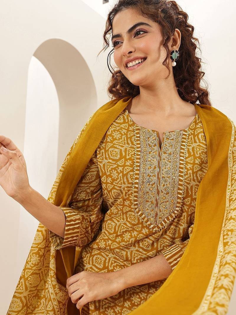 women ethnic motifs printed regular thread work kurta with trousers & with dupatta