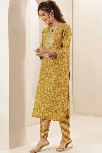 women ethnic motifs printed regular thread work kurta with trousers & with dupatta