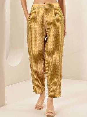 women ethnic motifs printed regular thread work kurta with trousers & with dupatta 5