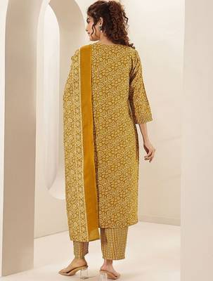 women ethnic motifs printed regular thread work kurta with trousers & with dupatta 6