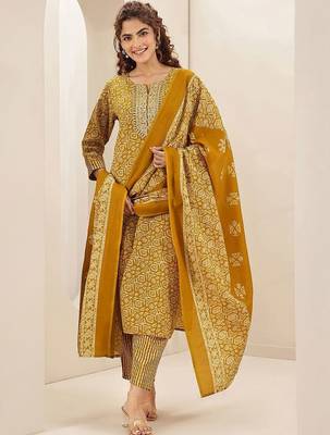 women ethnic motifs printed regular thread work kurta with trousers & with dupatta 7