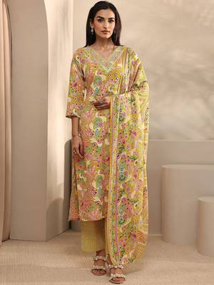 women ethnic motifs printed regular thread work kurta with trousers & with dupatta 1