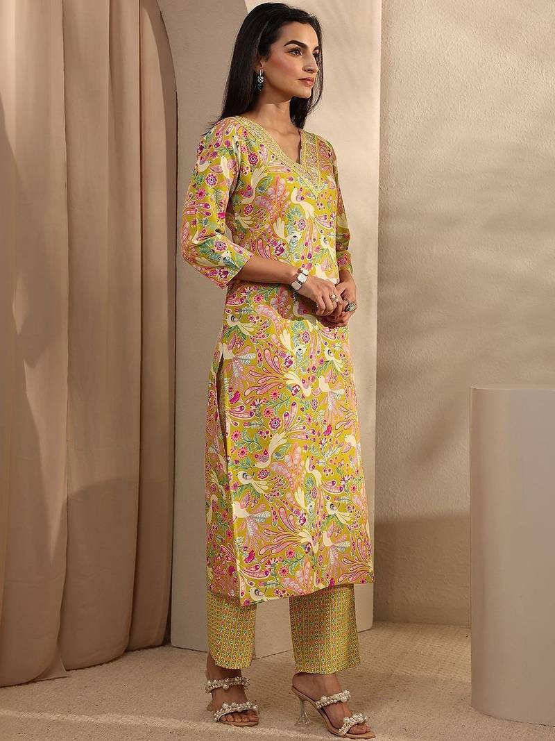 women ethnic motifs printed regular thread work kurta with trousers & with dupatta