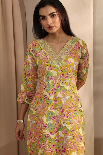 women ethnic motifs printed regular thread work kurta with trousers & with dupatta