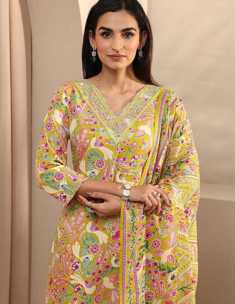 women ethnic motifs printed regular thread work kurta with trousers & with dupatta