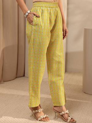 women ethnic motifs printed regular thread work kurta with trousers & with dupatta 7