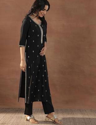 women floral embroidered regular kurta with trousers & with dupatta 4